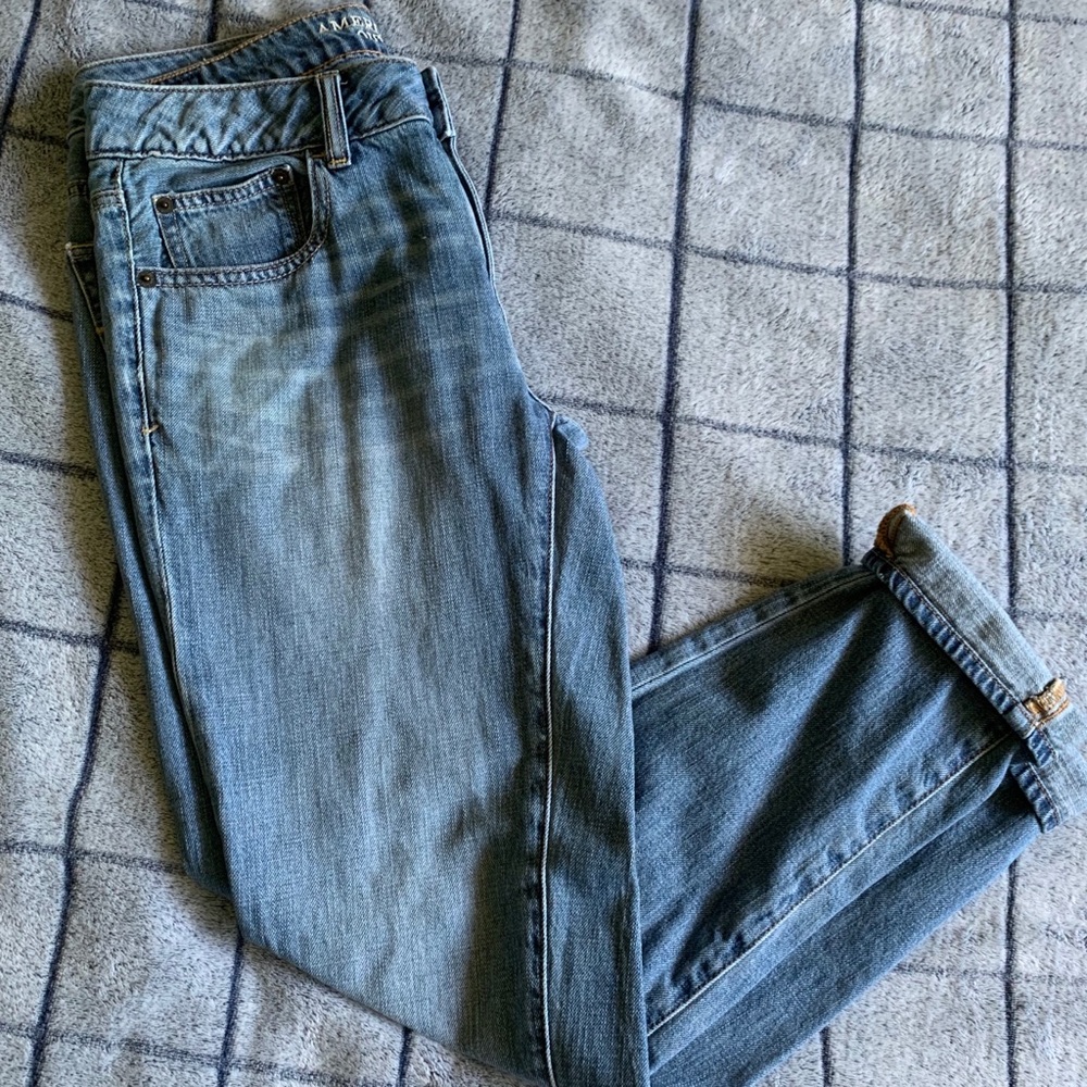 AEO boyfriend jeans light wash